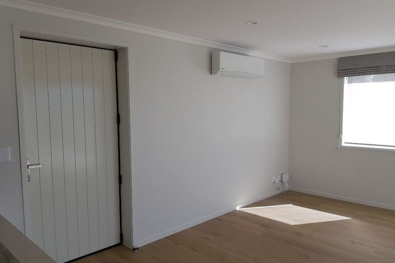 Photo of property in 2 Patariki Way, Beach Haven, Auckland, 0626