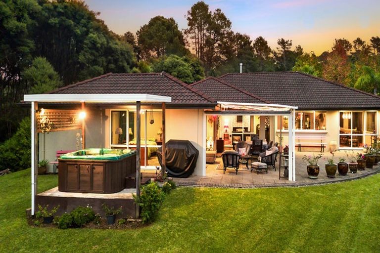 Photo of property in 33 Mudgeways Road, Massey, Auckland, 0614