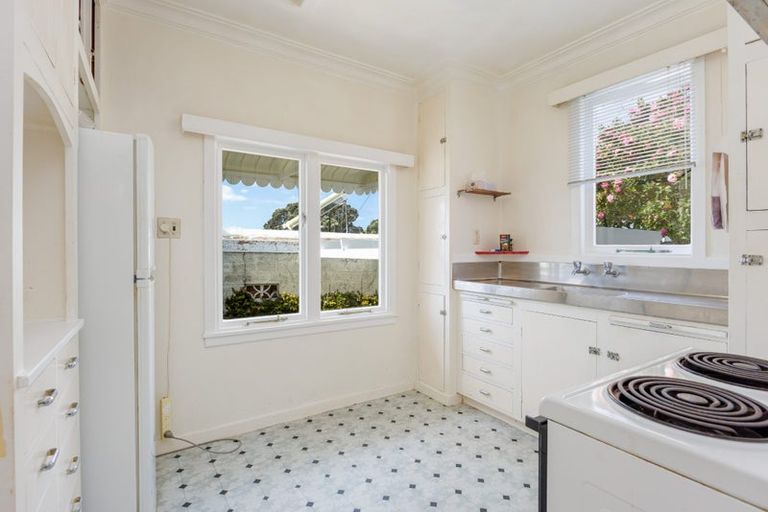 Photo of property in 2/48 Churchill Road, Murrays Bay, Auckland, 0630