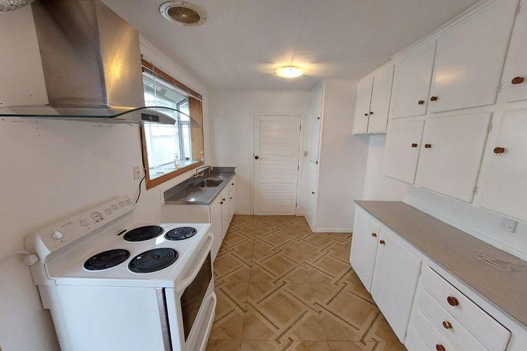 Photo of property in 9b Ware Place, Pakuranga Heights, Auckland, 2010