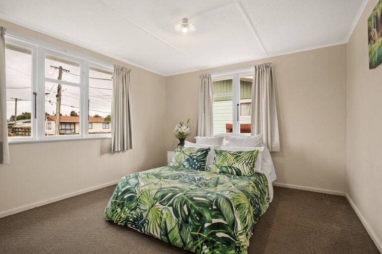 Photo of property in 5 Kowhai Street, Naenae, Lower Hutt, 5011