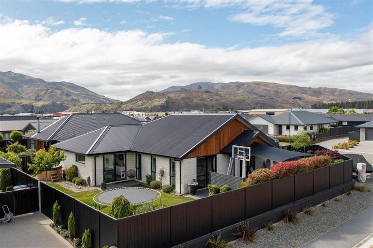 Photo of property in 28 Olds Crescent, Cromwell, 9310