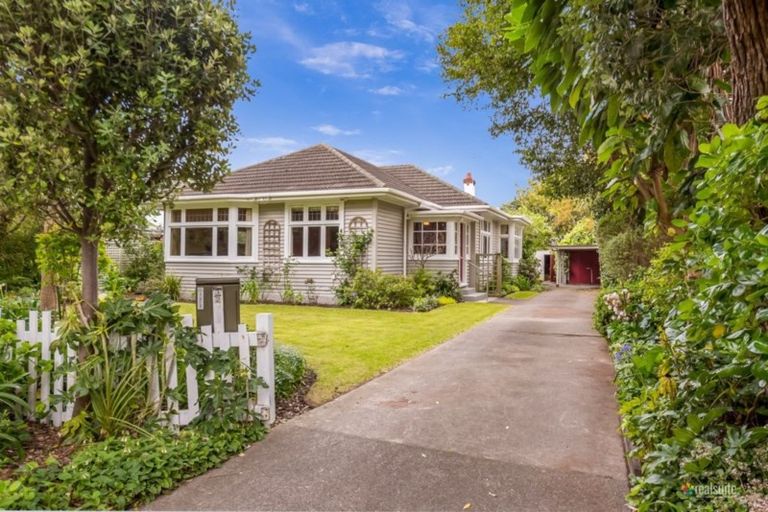 Photo of property in 32 Hinau Street, Woburn, Lower Hutt, 5010