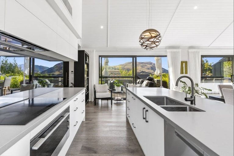 Photo of property in 10a Kinross Lane, Jacks Point, Queenstown, 9371