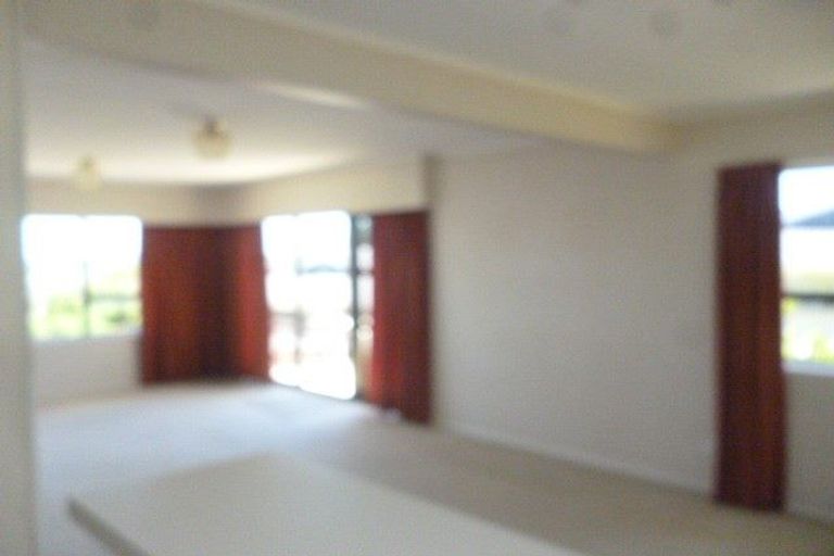 Photo of property in 2/23 Benygloe Place, Highland Park, Auckland, 2010