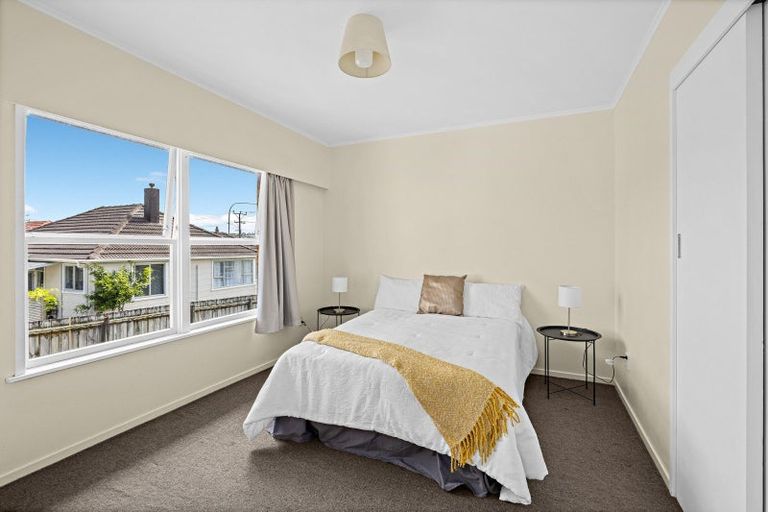 Photo of property in 22a Shakespeare Road, Milford, Auckland, 0620