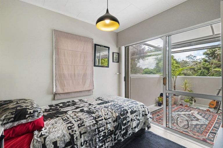 Photo of property in 100 Spinella Drive, Bayview, Auckland, 0629