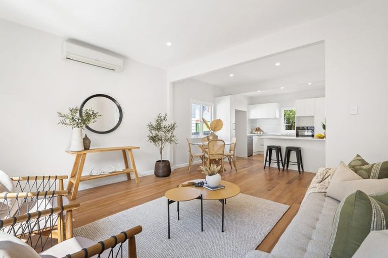 Photo of property in 2/180 Lake Road, Northcote, Auckland, 0627