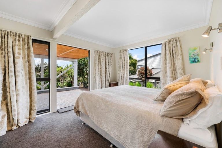 Photo of property in 19 Constable Lane, West Harbour, Auckland, 0618