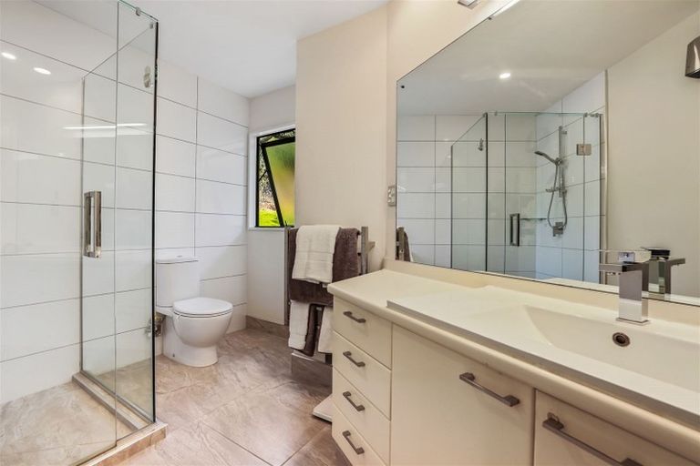 Photo of property in 139 Moncks Spur Road, Redcliffs, Christchurch, 8081
