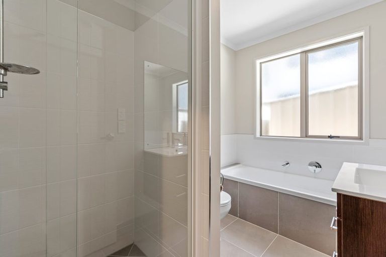 Photo of property in 16 Lagoon View, Gulf Harbour, Whangaparaoa, 0930