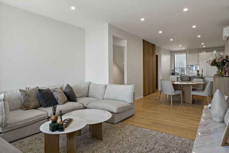 Photo of property in 3/90 Picasso Drive, West Harbour, Auckland, 0618