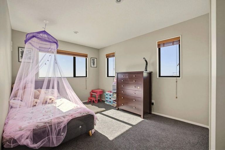 Photo of property in 31 Highcrest Heights, Westmorland, Christchurch, 8025