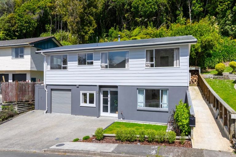 Photo of property in 20 Westhaven Drive, Tawa, Wellington, 5028