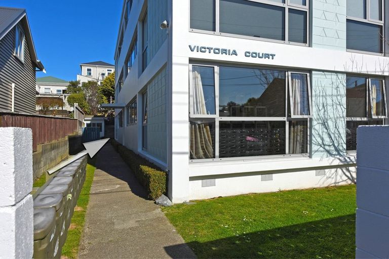 Photo of property in Victoria Court, 4u4 Queen Street, Mount Victoria, Wellington, 6011