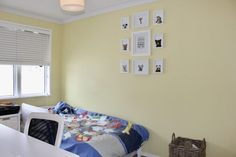 Photo of property in 56 Taipari Road, Te Atatu Peninsula, Auckland, 0610