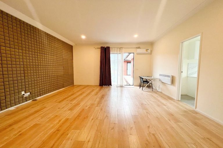 Photo of property in 12 Te Awa Place, Red Beach, 0932