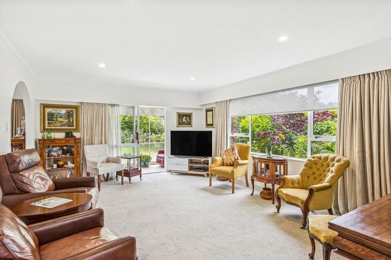 Photo of property in 2 Rewarewa Crescent, Waikanae, 5036