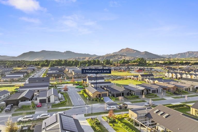 Photo of property in 2 Matakanui Lane, Wanaka, 9305