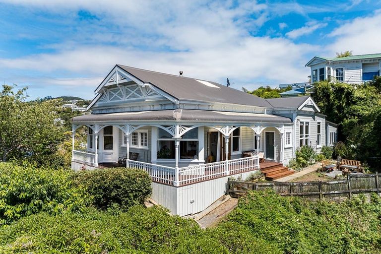 Photo of property in 25 Garden Road, Northland, Wellington, 6012