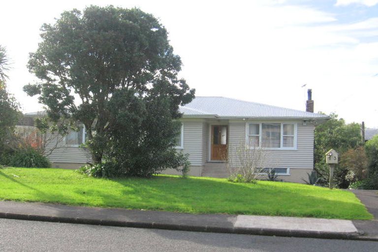 Photo of property in 13 Taipari Road, Te Atatu Peninsula, Auckland, 0610