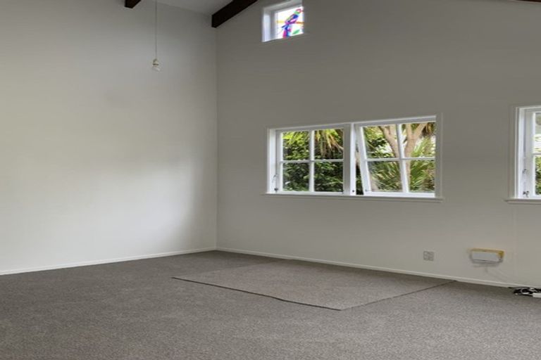 Photo of property in 1/10 Springbank Lane, Te Atatu Peninsula, Auckland, 0610