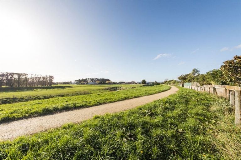 Photo of property in 130 John F Kennedy Drive, Milson, Palmerston North, 4414