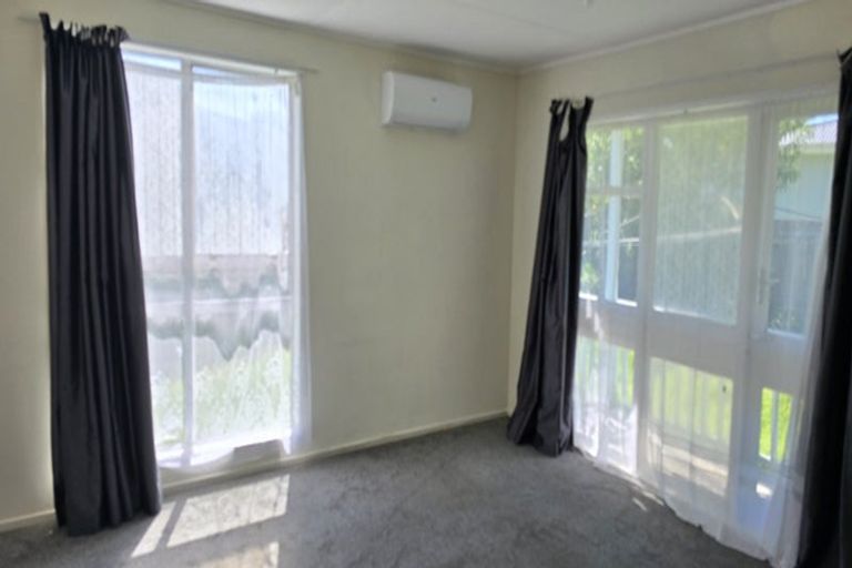Photo of property in 20 Rountree Place, Conifer Grove, Takanini, 2112