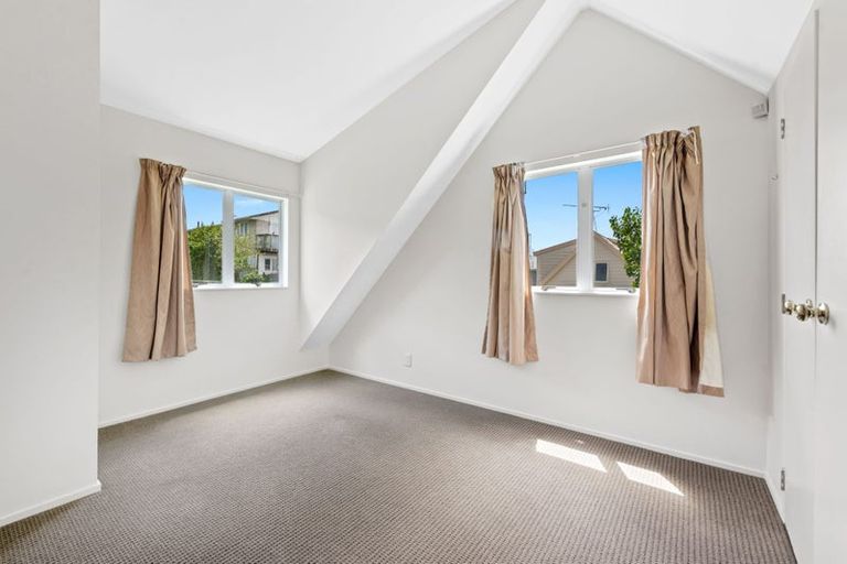 Photo of property in 30 Forest Hill Road, Henderson, Auckland, 0612