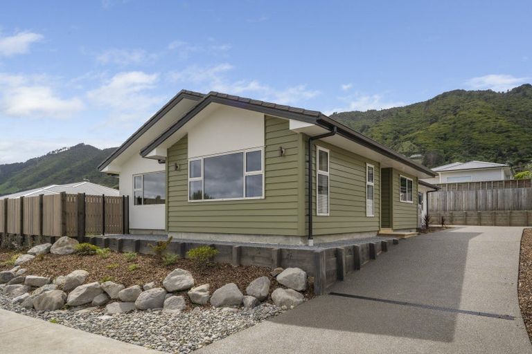 Photo of property in 30 Huia Street, Waikanae, 5036
