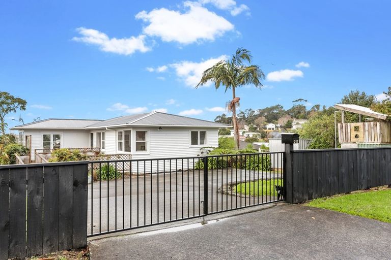 Photo of property in 217 Glengarry Road, Glen Eden, Auckland, 0602