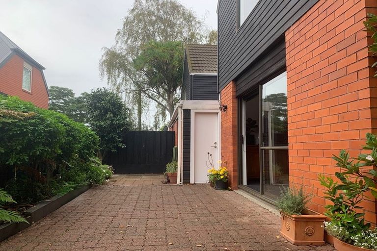Photo of property in 2b Coles Place, St Albans, Christchurch, 8014