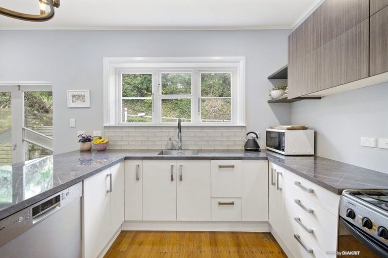 Photo of property in 9 Kaihuia Terrace, Northland, Wellington, 6012