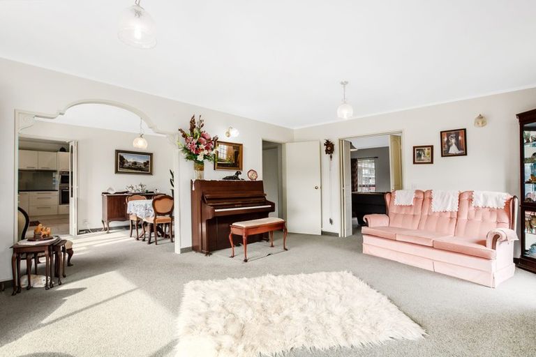 Photo of property in 8 Observatory Close, Whitby, Porirua, 5024
