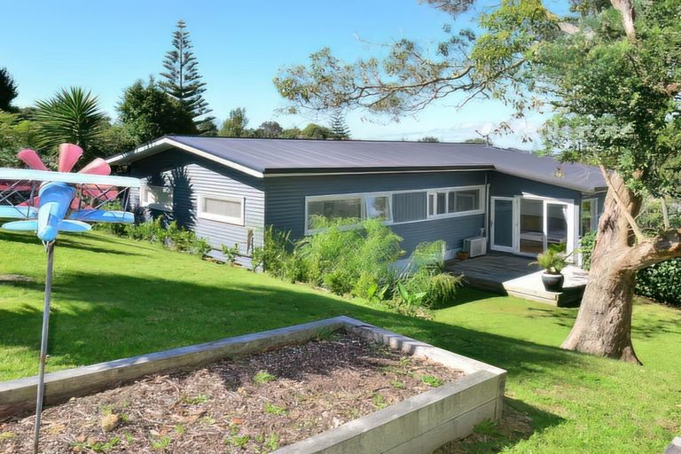 Photo of property in 44 Hogans Road, Glenfield, Auckland, 0629