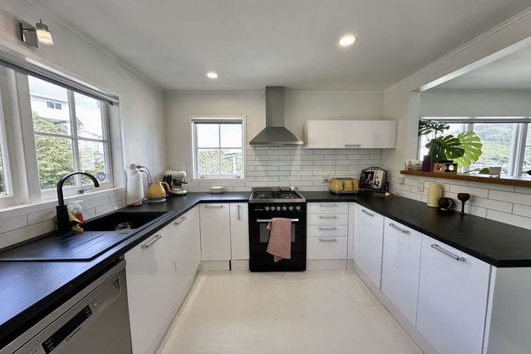 Photo of property in 24a Parklands Drive, Karori, Wellington, 6012