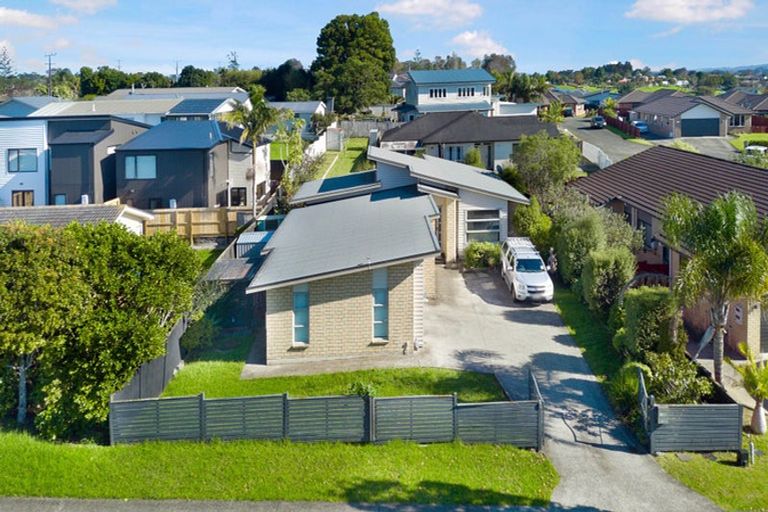 Photo of property in 79 Westgate Drive, Massey, Auckland, 0614