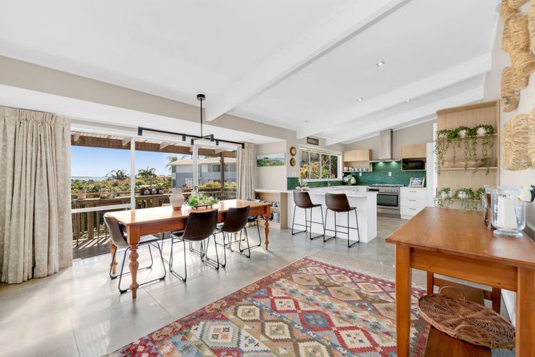 Photo of property in 23 Copperfield Terrace, Mellons Bay, Auckland, 2014