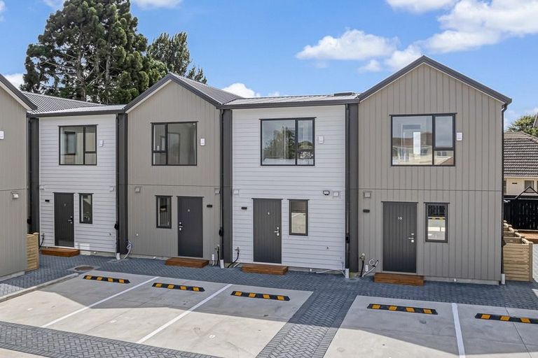 Photo of property in 9/47 Beach Road, Te Atatu Peninsula, 0610