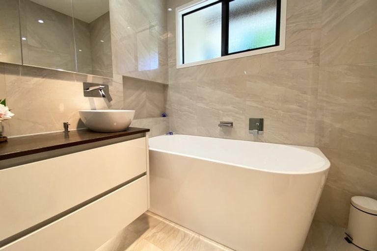 Photo of property in 34 Hayley Lane, East Tamaki Heights, Auckland, 2016