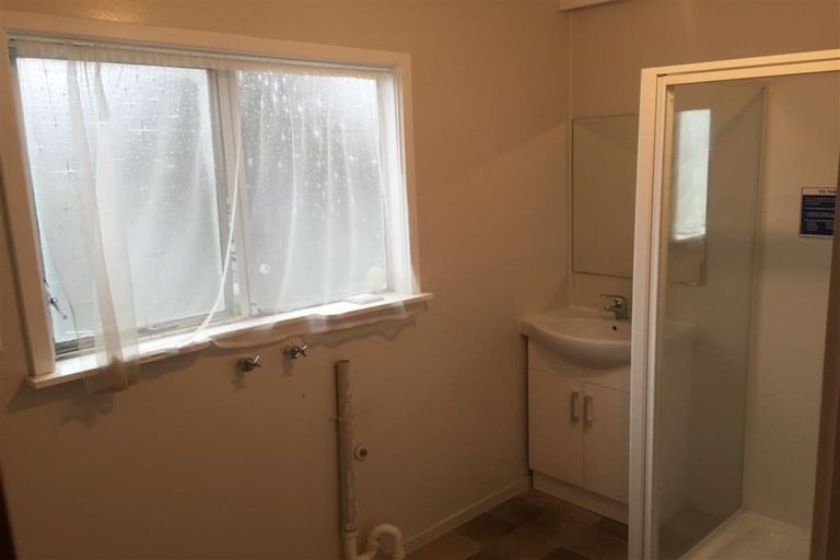 Photo of property in 73-73a Stewart Drive, Newlands, Wellington, 6037