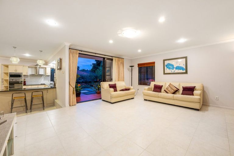 Photo of property in 24 Oakway Drive, Schnapper Rock, Auckland, 0632