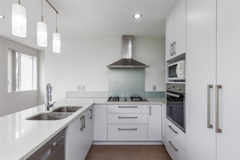 Photo of property in 92 Kaipatiki Road, Glenfield, Auckland, 0629