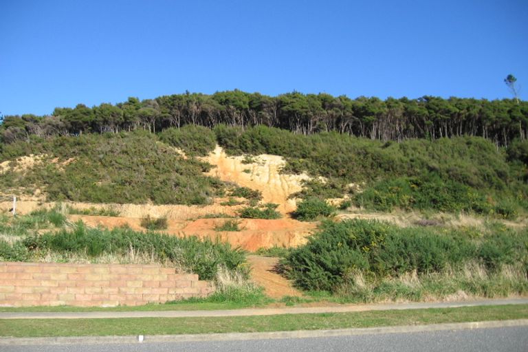 Photo of property in 17 Kawatiri Grove, Wainuiomata, Lower Hutt, 5014