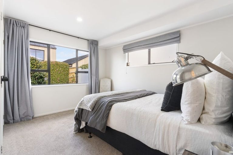 Photo of property in 2/33 Parr Terrace, Castor Bay, Auckland, 0620