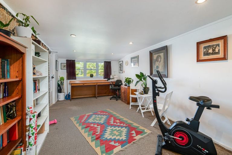 Photo of property in 8a Ava Avenue, Titirangi, Auckland, 0604