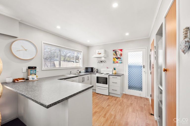 Photo of property in 43a Ludlam Crescent, Woburn, Lower Hutt, 5010