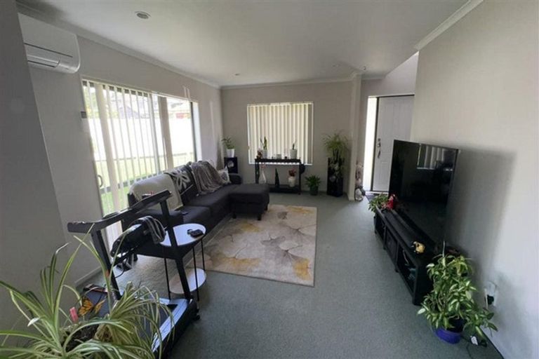 Photo of property in 13 Cairnsvale Rise, Manurewa, Auckland, 2105