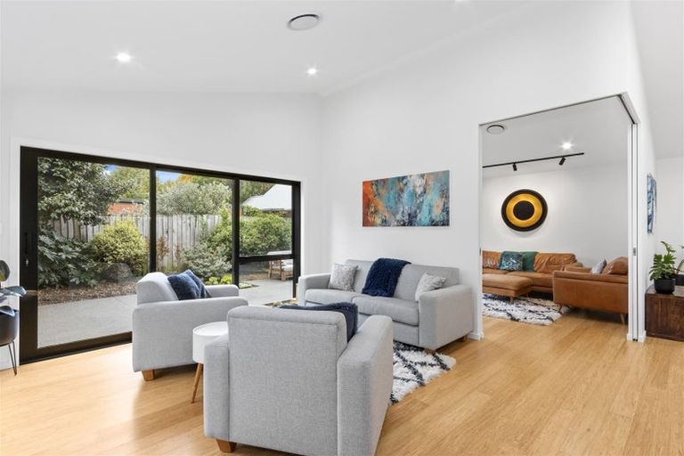 Photo of property in 242 Memorial Avenue, Burnside, Christchurch, 8053