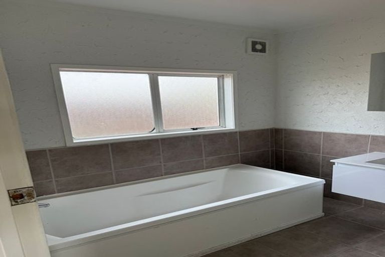 Photo of property in 223 Waitemata Drive, Ranui, Auckland, 0612